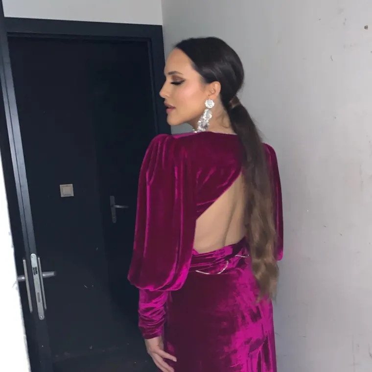 Lanu Jurčević prozvali su da je 'debela': Pa, pogledajte je u ovoj haljini! Nagla&scaron;ena je svaka oblina i izgleda kao milijun dolara