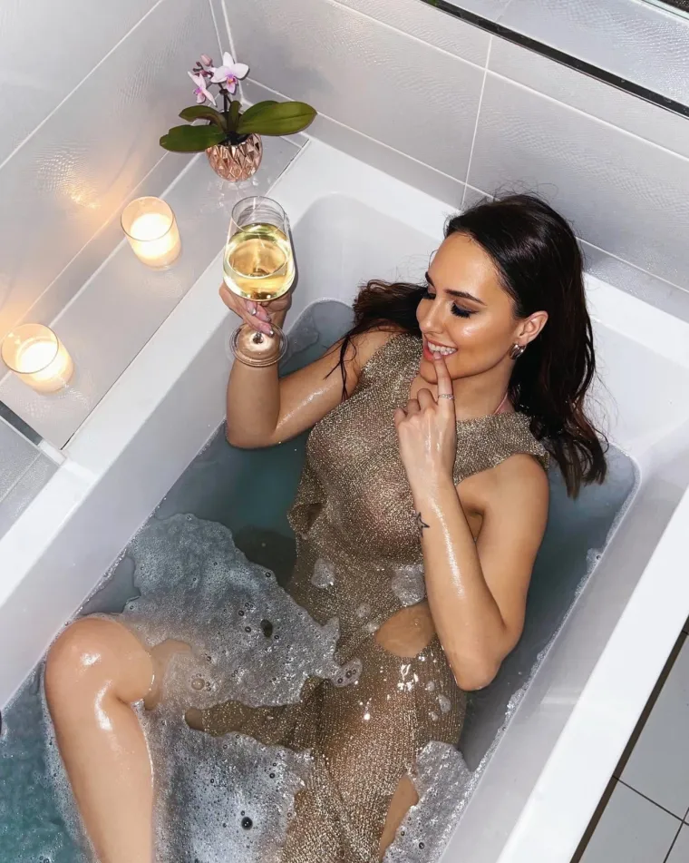 Lanu Jurčević prozvali su da je 'debela': Pa, pogledajte je u ovoj haljini! Nagla&scaron;ena je svaka oblina i izgleda kao milijun dolara