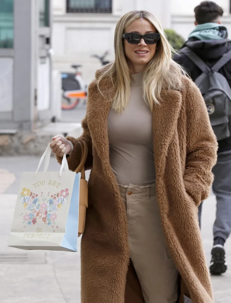 Diletta otkrila veliku vijest pa u &scaron;estom mjesecu trudnoće zablistala u haljini s visokim prorezom