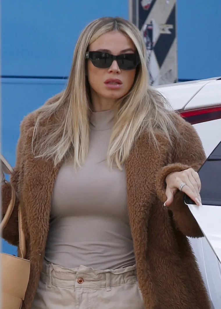 Diletta otkrila veliku vijest pa u &scaron;estom mjesecu trudnoće zablistala u haljini s visokim prorezom