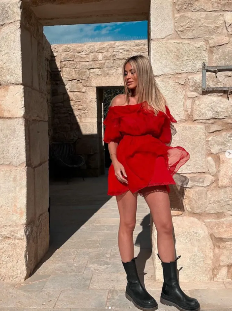 Diletta otkrila veliku vijest pa u &scaron;estom mjesecu trudnoće zablistala u haljini s visokim prorezom