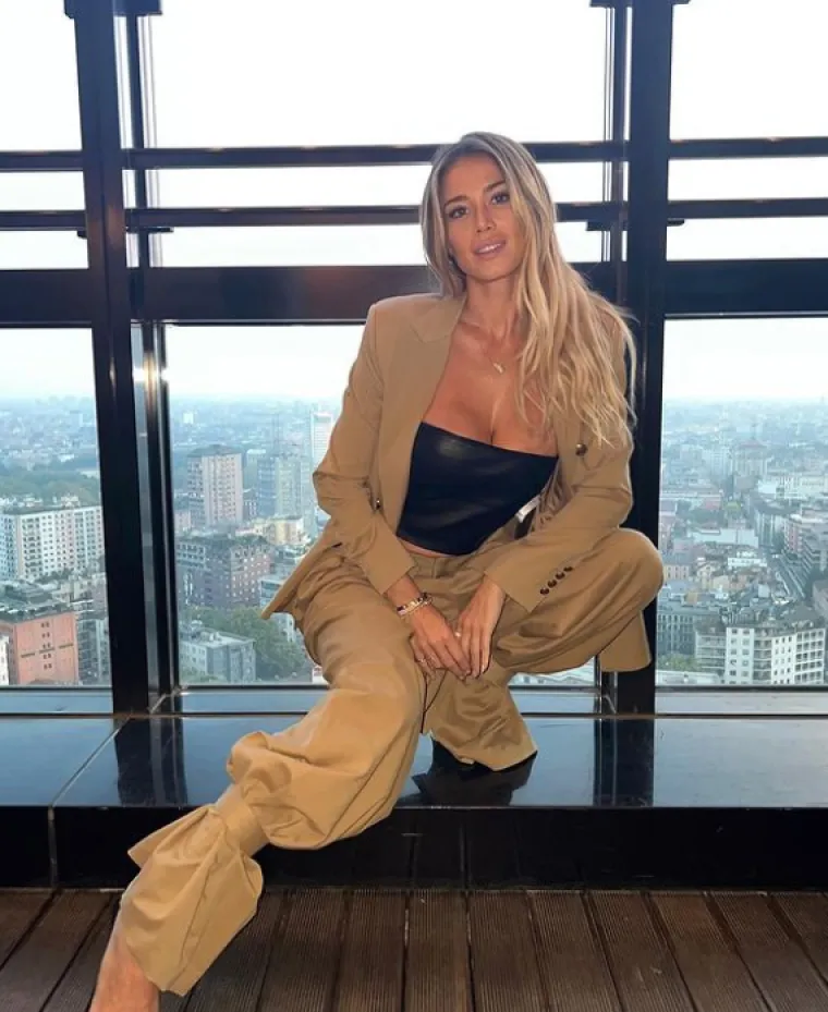 Diletta otkrila veliku vijest pa u &scaron;estom mjesecu trudnoće zablistala u haljini s visokim prorezom