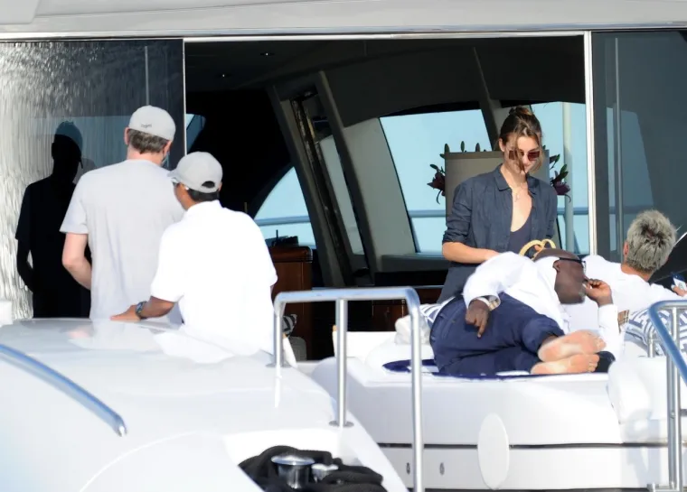 Leonardo DiCaprio uhvaćen s novom 26 godina mlađom curom? 'Izgleda da je ovisan...'