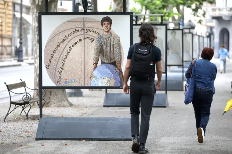 Na Zrinjevcu postavljena galerija posvećena Draženu Petroviću