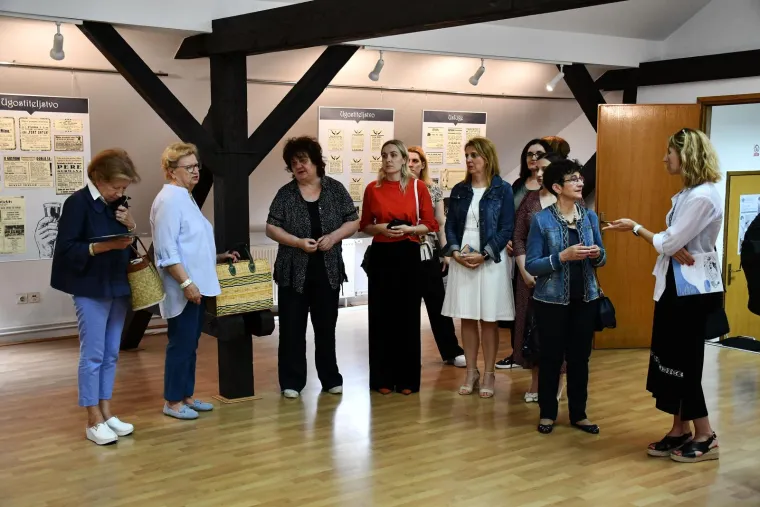 Od dama koje traže poznanstvo s poručnicima, do oženjenih pipničara, oglasi naših starih danas bi bili previše i za Facebook