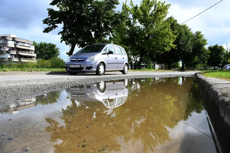 Jadni ljudi u Kutini, pogledajte kako su im bujice poharale grad: Ceste su polomljene, podrumi uništeni...