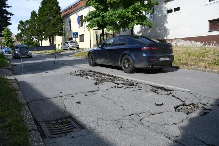 Jadni ljudi u Kutini, pogledajte kako su im bujice poharale grad: Ceste su polomljene, podrumi uništeni...