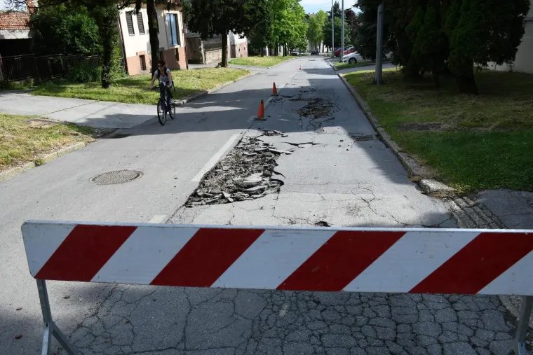 Jadni ljudi u Kutini, pogledajte kako su im bujice poharale grad: Ceste su polomljene, podrumi uništeni...
