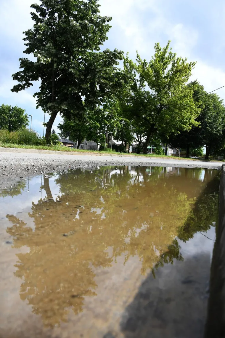 Jadni ljudi u Kutini, pogledajte kako su im bujice poharale grad: Ceste su polomljene, podrumi uništeni...