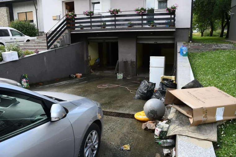 Jadni ljudi u Kutini, pogledajte kako su im bujice poharale grad: Ceste su polomljene, podrumi uništeni...