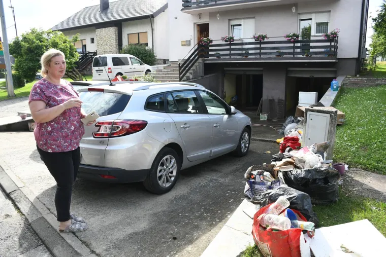 Jadni ljudi u Kutini, pogledajte kako su im bujice poharale grad: Ceste su polomljene, podrumi uništeni...