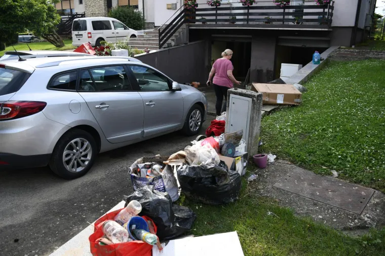 Jadni ljudi u Kutini, pogledajte kako su im bujice poharale grad: Ceste su polomljene, podrumi uništeni...