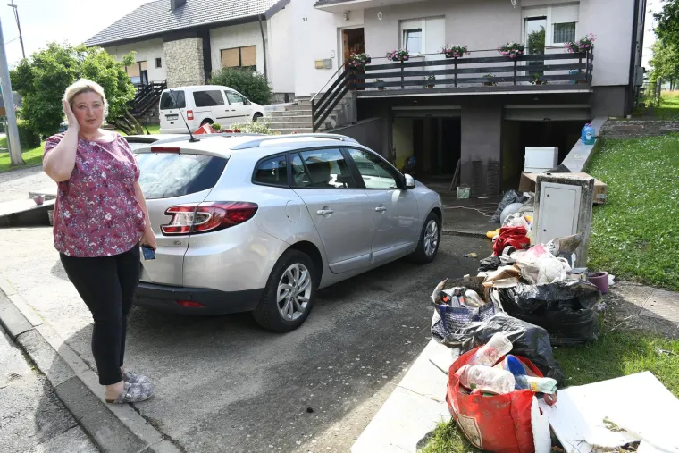 Jadni ljudi u Kutini, pogledajte kako su im bujice poharale grad: Ceste su polomljene, podrumi uni&scaron;teni...