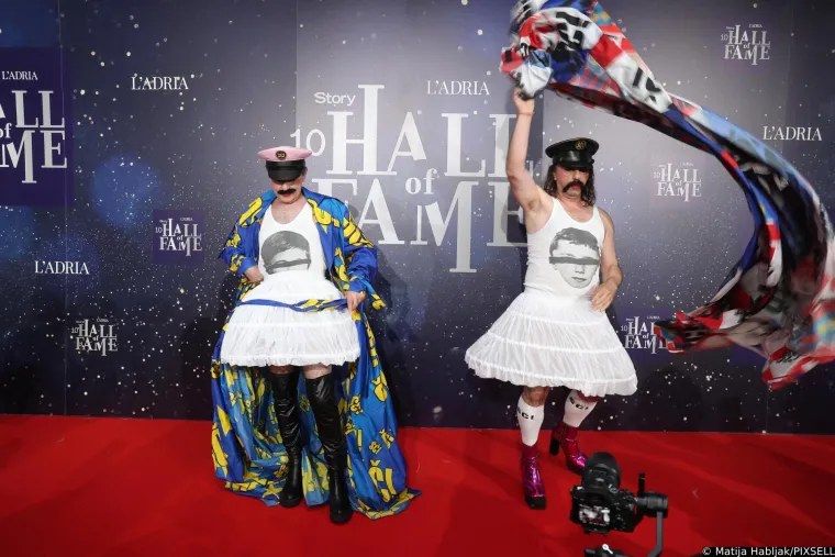 Lille, Nives, Žanamari, Domenica... Ludilo od haljina na crvenom tepihu, ali guza Elle Dvornik s razlogom je top tema