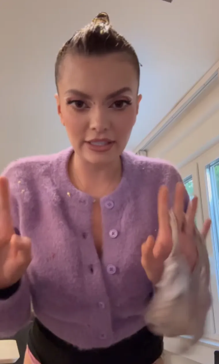 Je, nosila ih je! Ella Dvornik pokazala cijeli proces odijevanja najluđe haljine ikad i objasnila fenomen 'gole' guze