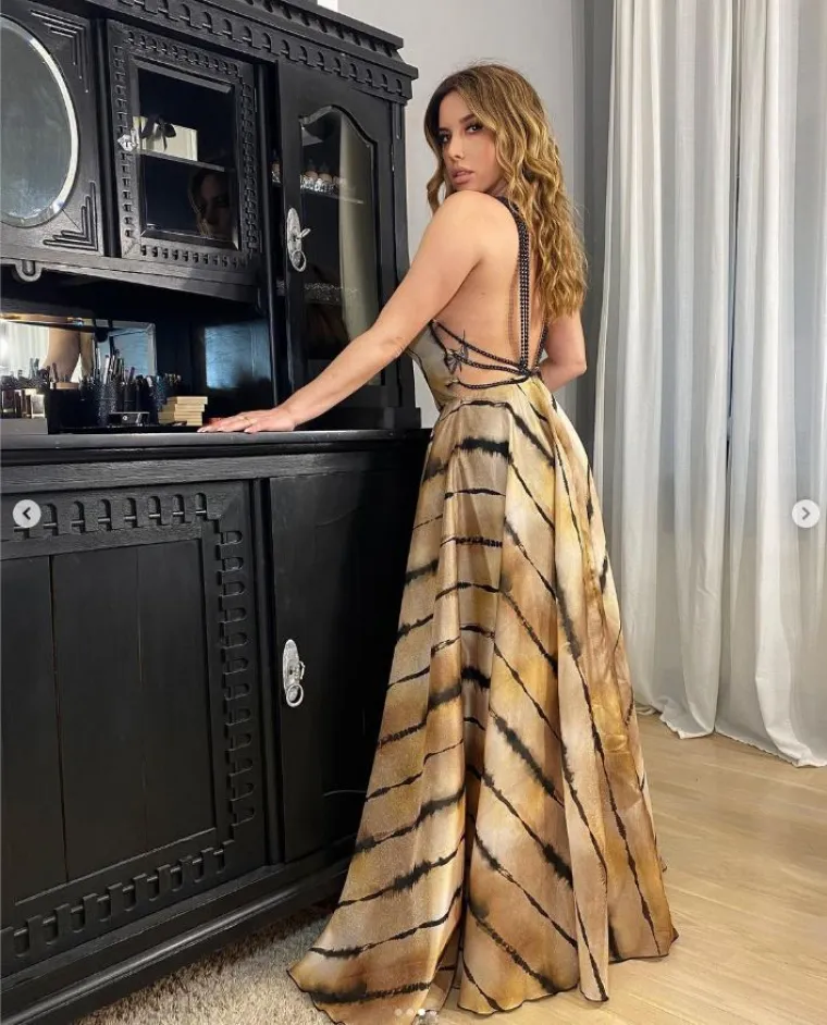 Nives Celzijus pokazala ‘životinjski instinkt’ u izazovnoj haljini: Pogodite što je u prvom planu, sigurno (ne)ćete pogriješiti