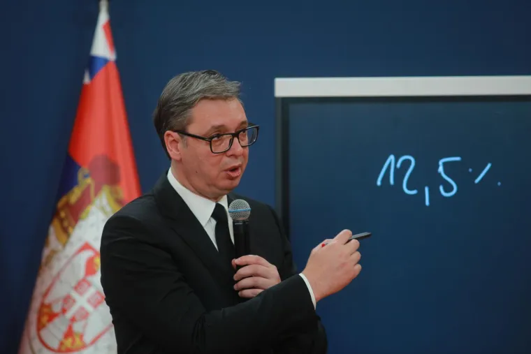 Brnabić zamišljena, a Vučić nikad nije izgledao tužnije dok je pokazivao novine i objašnjavao šokantan scenarij
