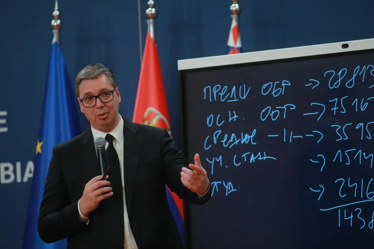 Brnabić zamišljena, a Vučić nikad nije izgledao tužnije dok je pokazivao novine i objašnjavao šokantan scenarij