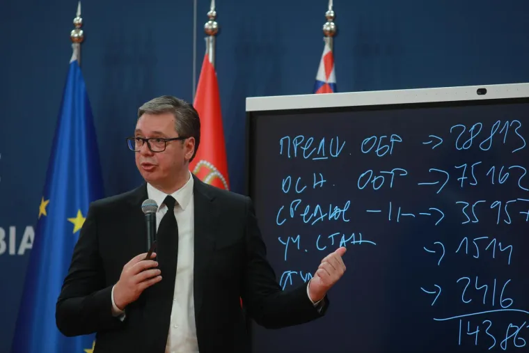 Brnabić zamišljena, a Vučić nikad nije izgledao tužnije dok je pokazivao novine i objašnjavao šokantan scenarij