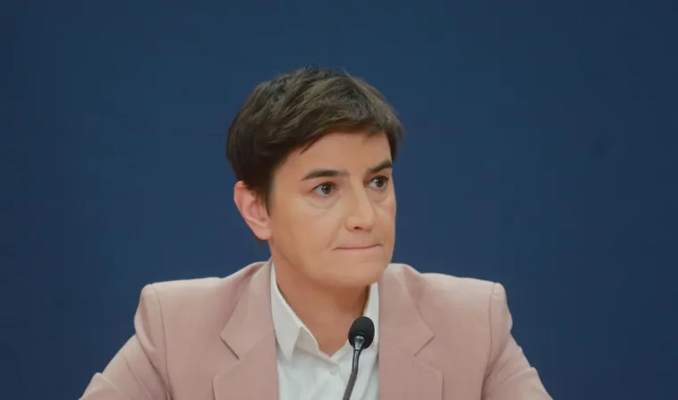 Brnabić zamišljena, a Vučić nikad nije izgledao tužnije dok je pokazivao novine i objašnjavao šokantan scenarij