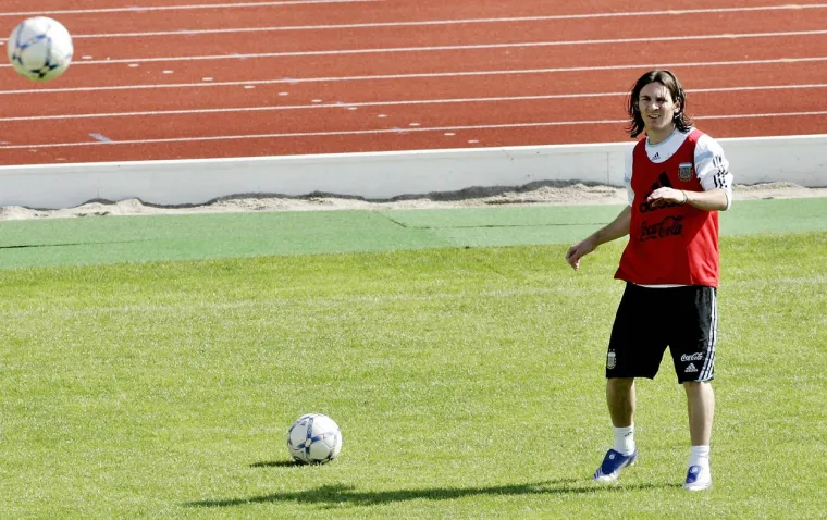 Vratimo se u prošlost kad je Messi bio klinac: Ronaldinho je prije 19 godina šokirao Bryanta