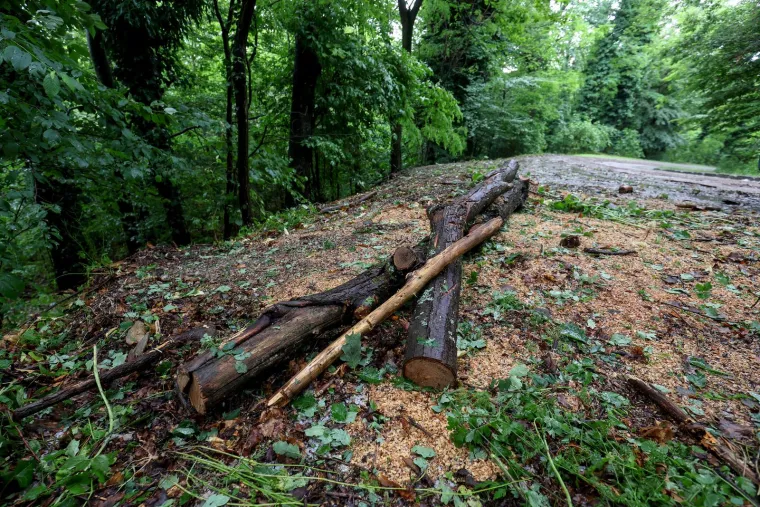 Pogledajte kako nakon nevremena izgleda odlazak na Sljeme. Vatrogasci jo&scaron; uvijek saniraju &scaron;tetu