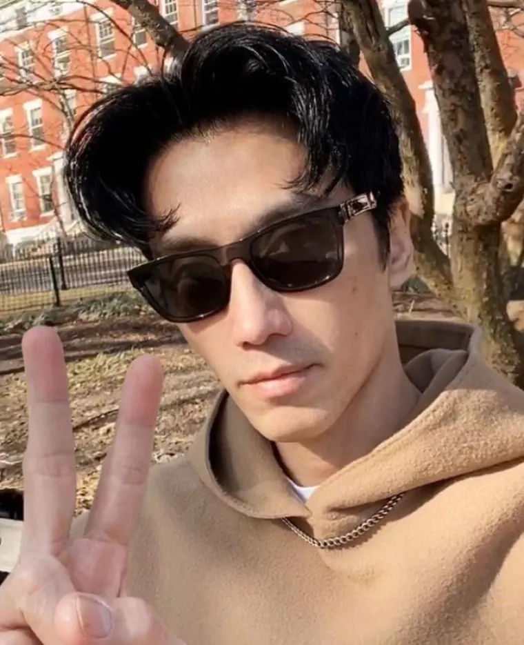 Za ovim 'bombonom' uzdi&scaron;u žene i mu&scaron;karci: Izgleda kao da mu je 20, a možda se &scaron;okirate kad vidite koliko godina ima