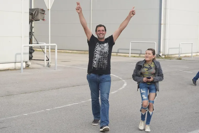 Zvijezde u Beogradu nisu propustile pohvaliti se dekolteima i prorezima, ali čini se da su pokazale i više no što su htjele