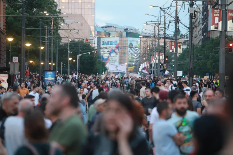 Jesu ovo braća Dalton? I na &scaron;estom masovnom prosvjedu u Beogradu građani vikali: 'Vučiću odlazi'
