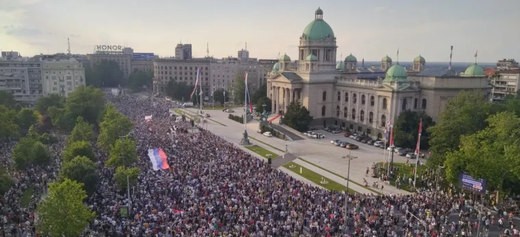 Jesu ovo braća Dalton? I na &scaron;estom masovnom prosvjedu u Beogradu građani vikali: 'Vučiću odlazi'