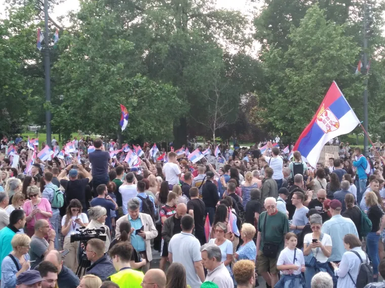 Jesu ovo braća Dalton? I na &scaron;estom masovnom prosvjedu u Beogradu građani vikali: 'Vučiću odlazi'