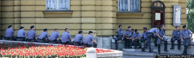 Povorka ponosa iz 2007. bila je najnasilnija u povijesti: Više od 30 pretučenih, spriječen napad Molotovljevim koktelima