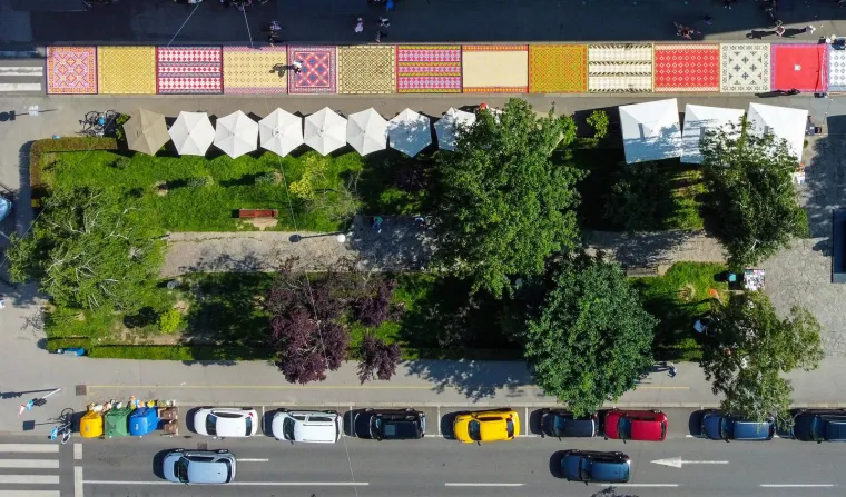 Šareno, ljetno, razigrano... Pogledajte kako iz zraka izgleda dnevni boravak u Maloj Martićevoj