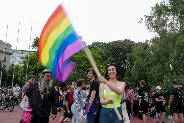 Tisuće ljudi u povorci ponosa: Ovogodišnji Pride ponovo okupio i poznata lica