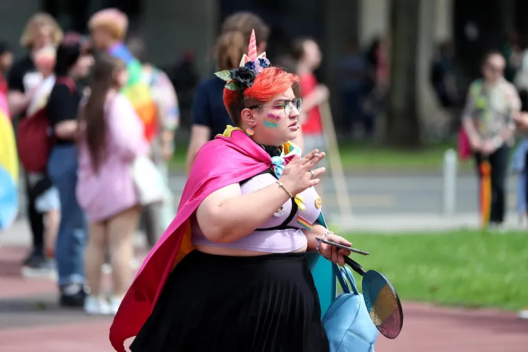 Tisuće ljudi u povorci ponosa: Ovogodišnji Pride ponovo okupio i poznata lica