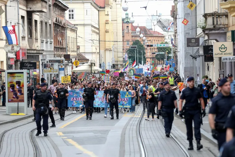 Tisuće ponosnih građana u srcu Zagreba u duginim bojama: 'Vi&scaron;e ljubavi, manje mržnje'
