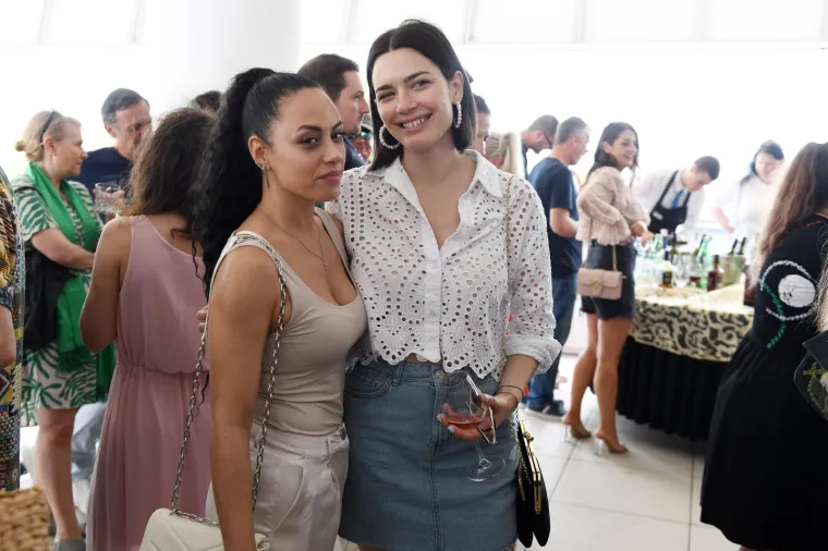 Mia Dimšić i Noelle