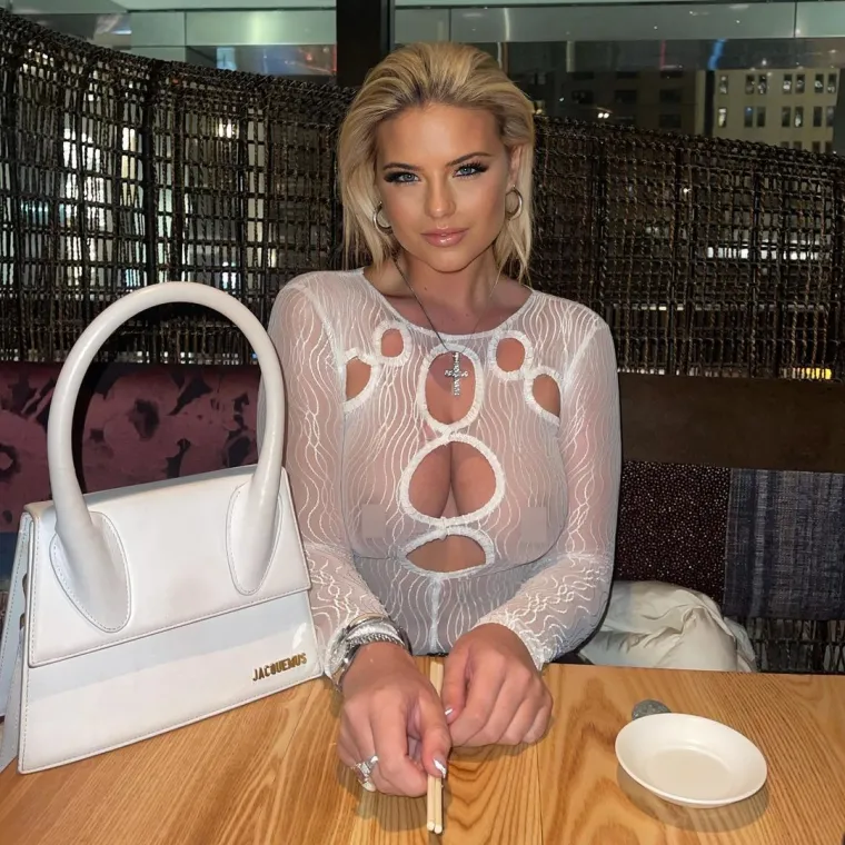 Onlyfans 'Barbi' počastila se odmorom na Ibizi, a obožavatelje časti fotografijama u oskudnom izdanju