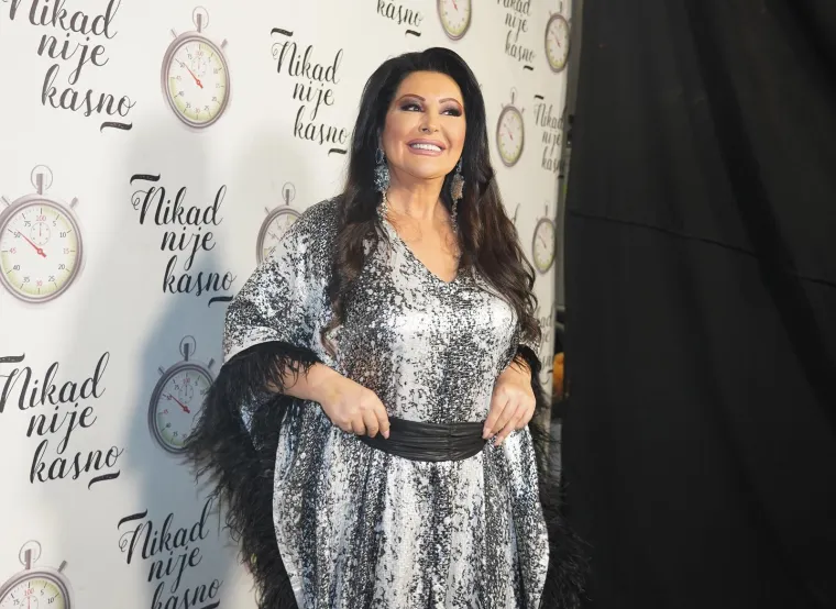 Dragana Mirković ima 12 nastupa tijekom ljeta, a za njih traži oko 8000 eura za tri sata pjevanja, pa bi joj, prema nekim računicama, ostalo 96.000 eura. 