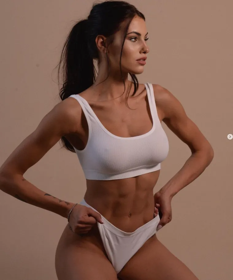 Prvo je pokazala bujni dekolte, pa mreže zapalila prozirnom haljinom: 'Bezočno laže onaj tko kaže da nije zumirao'