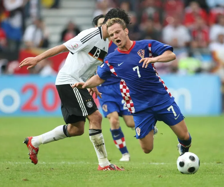 Ovako je to izgledalo prije točno 15 godina: Velika pobjeda Hrvatske u Klagenfurtu, onakvo navijanje i dalje se pamti