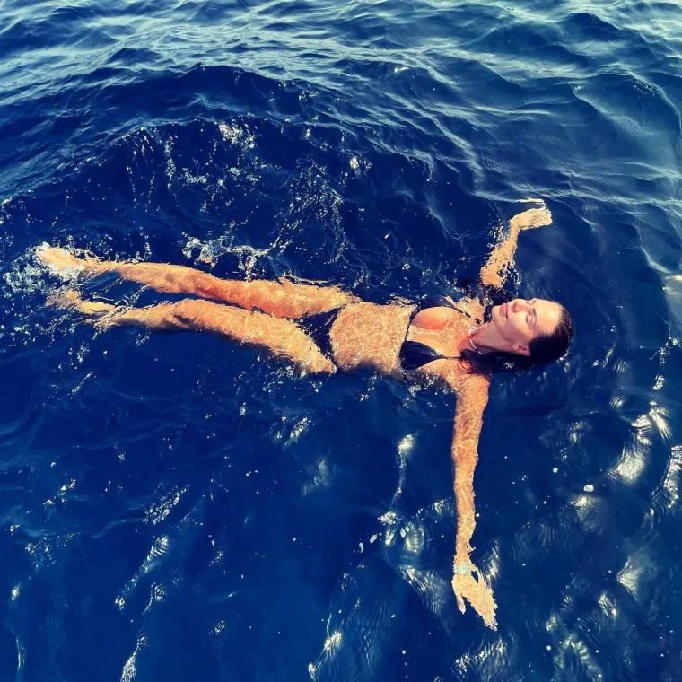 Kako provokativno izdanje na plaži: Uz fotografiju u toplesu napisala je samo jednu riječ i zapalila mreže