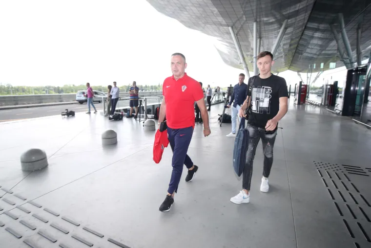 Hrvatski reprezentativci u Nizozemskoj imali poseban doček, na terasi njihovog hotela snimljen je sin Zdravka Mamića