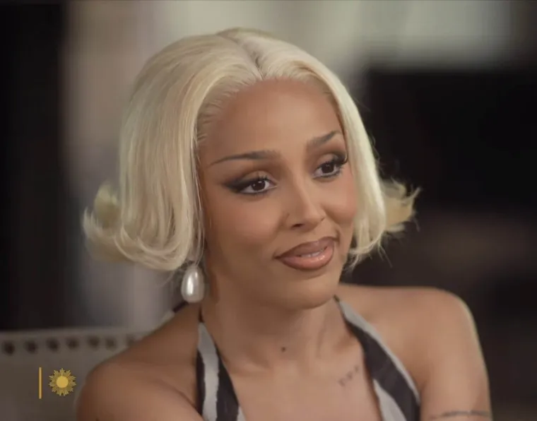 Slavna reperica &scaron;okirala rezultatima plastičnih operacija, skinula se u bikini i pokazala sve: 'Grudi su mi...'