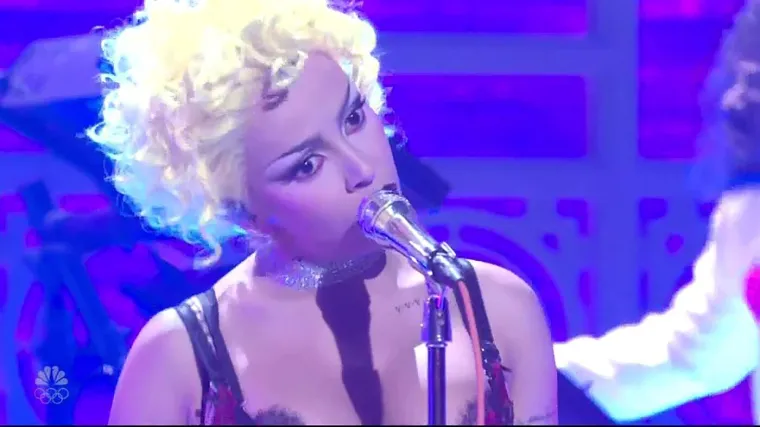 Slavna reperica &scaron;okirala rezultatima plastičnih operacija, skinula se u bikini i pokazala sve: 'Grudi su mi...'