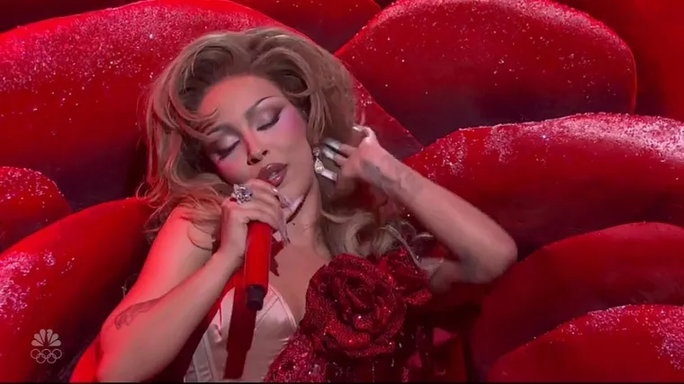 Slavna reperica &scaron;okirala rezultatima plastičnih operacija, skinula se u bikini i pokazala sve: 'Grudi su mi...'