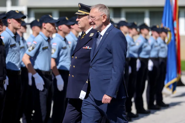 Ovo su nove generacije policajaca. Prisegnuli na Policijskoj akademiji i završili školovanje