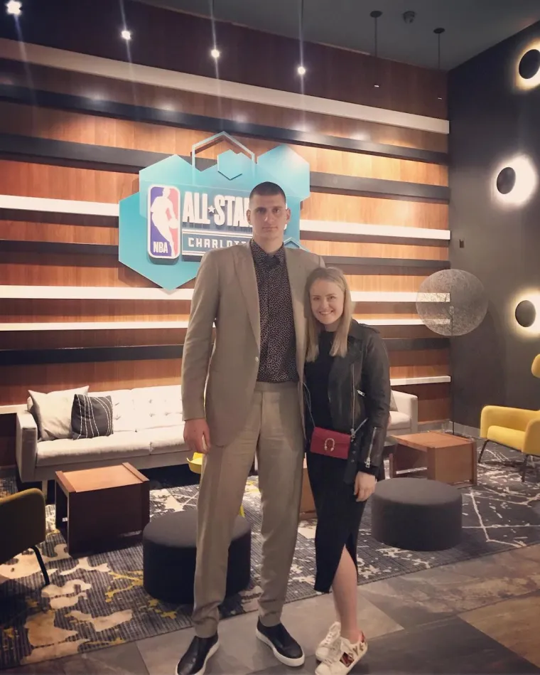 "Živio sam sa svojom braćom i djevojkom, tako da smo poku&scaron;ali napraviti na&scaron; dom ovdje i ne dopustiti da nam sve različite stvari smetaju", rekao je za SLAM magazin. "Zapravo volim Denver kao grad &mdash; malo me podsjeća na moj rodni grad u Srbiji jer volim prirodu, planine, rijeke i drveće", dodao je Jokić. Nakon &scaron;to su se zaručili u siječnju 2020., Nikola i Natalija vjenčali su se 24. listopada 2020. u Somboru u Srbiji. Vjenčanje je prvotno bilo zakazano za lipanj 2020., ali je odgođeno nakon &scaron;to je NBA premjestila sezonu u Orlando na Floridi, nakon pandemije covida-19.