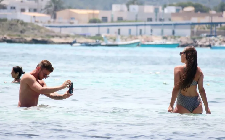 Rakitić u dru&scaron;tvu supruge Raquel odmara na zanimljivoj lokaciji