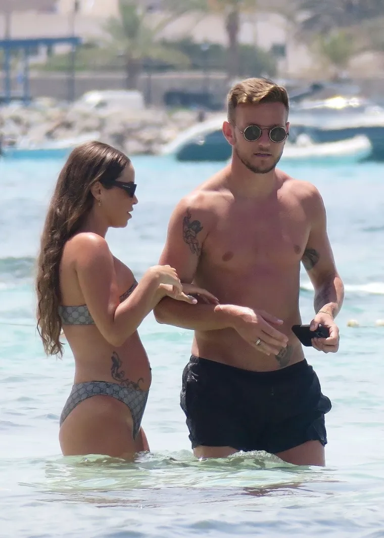 Rakitić u dru&scaron;tvu supruge Raquel odmara na zanimljivoj lokaciji